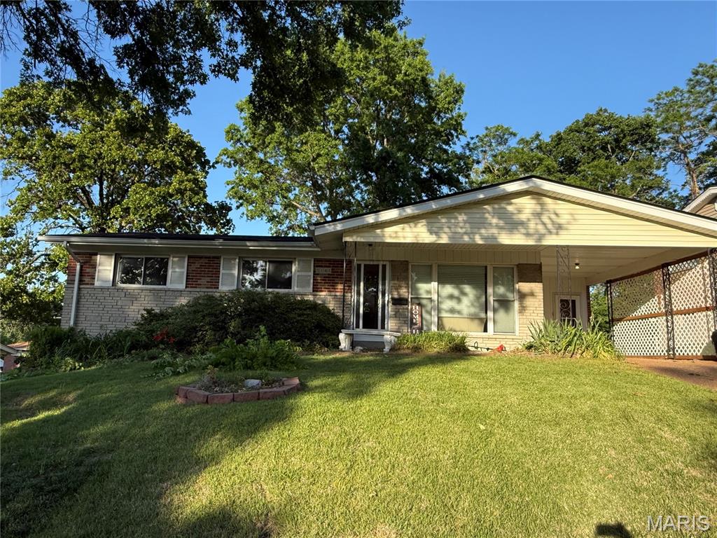 Open house: Sunday, May 17 from 1 - 3 p.m. No showings until Sunday, May 17, 1 p.m.

New roof. Updated plumbing and electric. Finished, walk-out basement. New kitchen, stainless steel appliances, quartz countertops. Hardwood flooring.