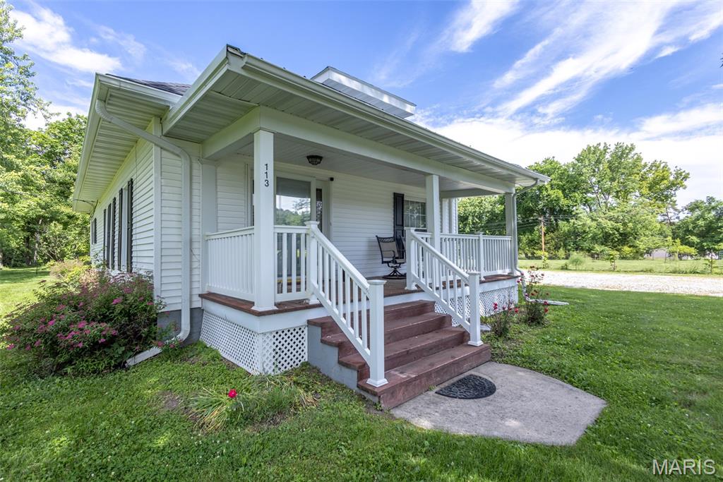 Located in Perry, this charming 2-bedroom, 1-bath home sits on approximately 0.50± acres and offers the perfect
blend of comfort, functionality, and convenience. Inside, you’ll find a spacious layout with multiple living and dining
spaces, complemented by beautiful hardwood floors and rustic wood finishes that give the home a warm and
inviting feel.