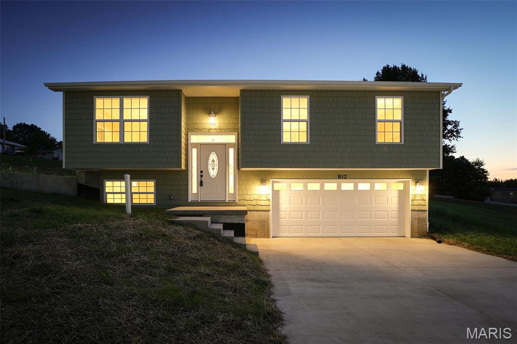 This stunning split foyer home offers 3 spacious bedrooms and 2 full baths, built with quality craftsmanship and modern design throughout. Enjoy the appeal of never-lived-in living with an open,
light-filled main level perfect for everyday life and entertaining. The fully finished lower level adds fantastic bonus space — ideal for a family room, home office, game room, or guest retreat — giving you room to grow into this home for years to come. Situated on a nice lot, this new build offers great outdoor space to enjoy, and you're just a short walk from Eastside Park for green space, recreation, and community charm right in your own neighborhood. Be the first to call this beautiful new home yours!
