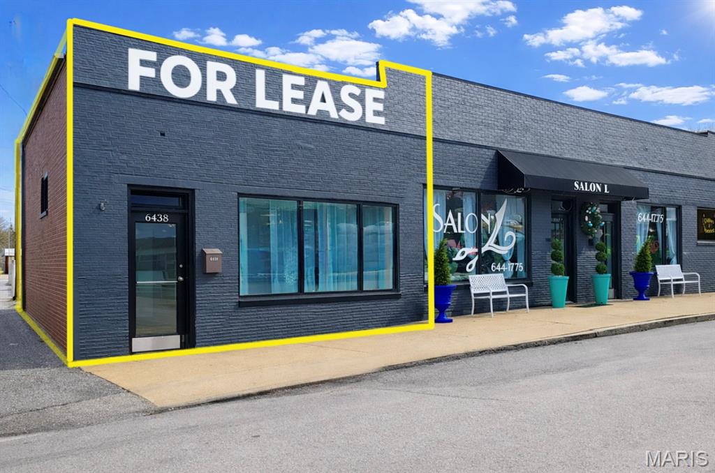 This 630+/- square foot commercial space is now available for lease in the Lindenwood Park neighborhood of South Saint Louis City. Prior 2 tenants have successfully operated their retail businesses at this location for a combined 25+ years. Perfect space for an office and/or retail storefront at the signalized intersection of Watson Road and Fyler Avenue. Open floorplan/layout with a private restroom in the rear. Great visibility and convenient access to Interstates 44 & 40. Join existing tenants including Always In Bloom Florist, Salon L, Colors of Spring, and Chasing Sports Memories. Only $1,000/month!