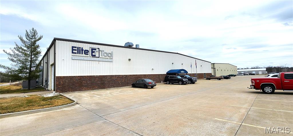 FOR SALE OR LEASE – 71,000 SQFT INDUSTRIAL/WAREHOUSE BUILDING located in one of the fastest-growing counties in the region, perfect for your manufacturing business. This 7.16-acre property is zoned industrial and is conveniently situated in a thriving industrial/business park just off Highway 61. The site provides ample room for expansion, tractor-trailer parking, and outside storage. The interior features plenty of finished office space, two dock doors, six drive-in doors, 24' ceilings, 15 and 5-ton overhead cranes, and more. This property offers unparalleled manufacturing potential, ideal for businesses looking to upgrade their operations, and capitalize on proximity to key amenities and a rapidly growing economy. Lease Option #1 is 71,000 sqft for $6.25/sqft NNN. Lease Option #2 is 33,000 sqft for $6.50/sqft NNN.