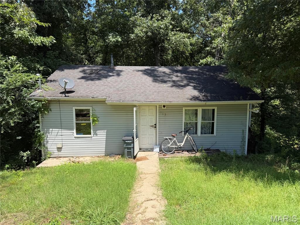 INVESTMENT OPPORTUNITY!! 2 bed 1 bath 720 +/- sq ft home. Currently tenant occupied so could be kept as a rental or used as a fixer-upper or flip house. Call today to set up an appointment to view!!