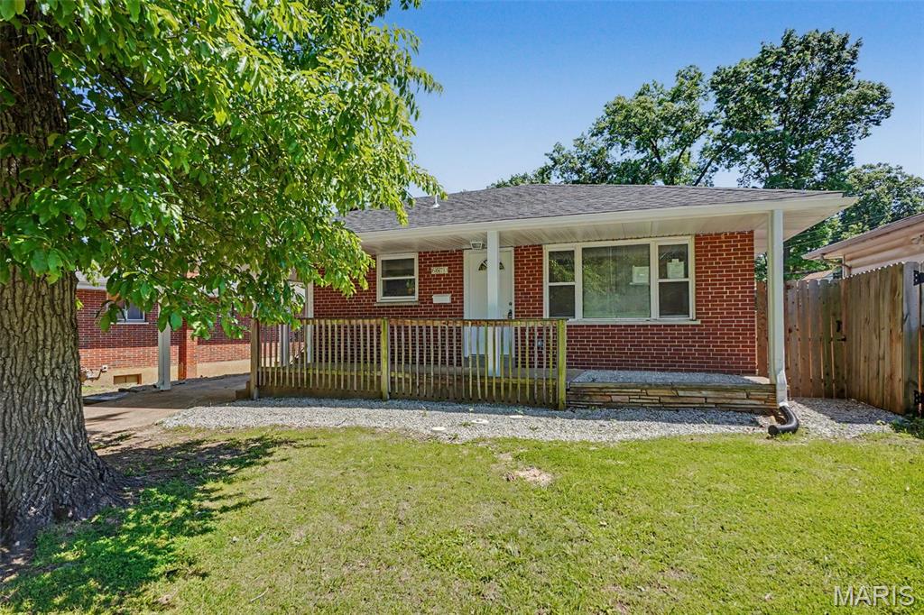 In the heart of Northwoods! This beautifully renovated 4-bedroom, 2-bathroom home offers the perfect blend of modern elegance and everyday comfort. From the moment you arrive, you’ll fall in love with the charming brick exterior, covered carport, and inviting curb appeal.
Step inside to discover a stunning open-concept layout featuring luxury finishes throughout, recessed lighting, updated flooring, and a fireplace wall that makes the living room feel warm and sophisticated. The fully updated kitchen is a true showstopper with sleek white cabinetry, granite countertops, stainless steel appliances, modern fixtures, and plenty of space for entertaining.
The main level offers spacious bedrooms and a beautifully updated bathroom, while the finished walk-out lower level expands your living space with a large family room, 4th bedroom, and an additional full luxury bathroom featuring a walk-in shower.
Enjoy your morning coffee or evening wind-down on the sun porch located just off the dining area, overlooking the fenced backyard that’s perfect for gatherings, pets, or relaxing outdoors.
This home also features all new major systems, giving buyers peace of mind for years to come. Stylish, spacious, and move-in ready, this Northwoods beauty is everything you’ve been waiting for!
