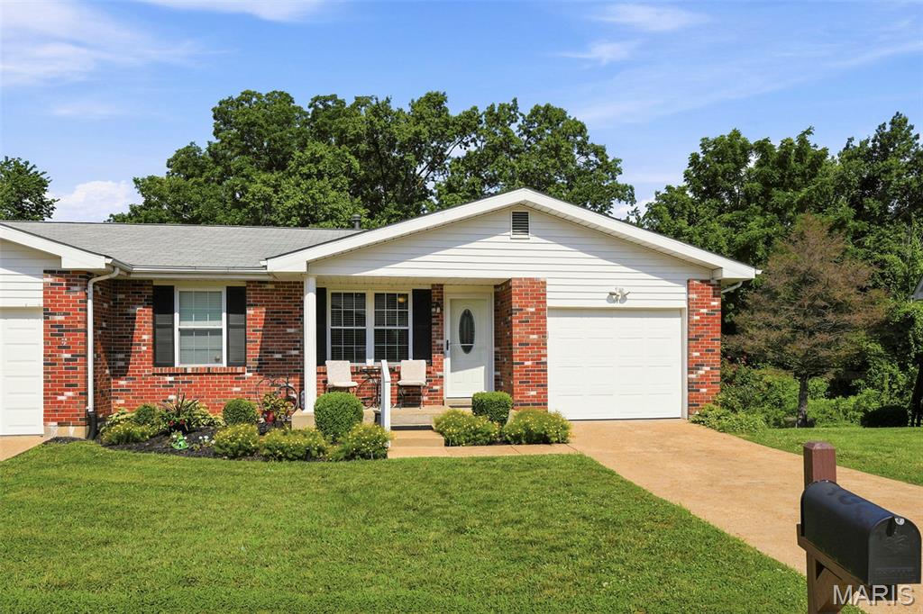 Welcome to 871 Woodridge Dr - A beautifully maintained Villa offering 2 full bedrooms, 3 bathrooms, and a fully finished lower level. The main floor features an open-concept layout with great natural light, creating an easy flow between the living, dining, and kitchen areas. The primary bedroom includes an en-suite full bathroom and a spacious closet for added convenience.
The fully finished lower level expands your living space with a dedicated sleeping area, a cozy gas fireplace, and plenty of room for entertaining or relaxing.
Step outside to a full deck overlooking the common area — perfect for morning coffee or evening unwinding. Additional highlights include a one-car garage and well-kept exterior surroundings.