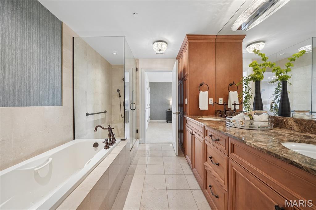 Park Plaza Residential Condo - Residential