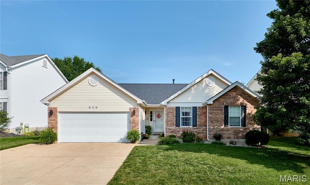 Move-in-ready four bedroom, three bathroom ranch in the highly desired Summit Heights neighborhood.  Open floor plan with a spacious family room that adjoins the dining and kitchen area.  Just off the kitchen is a four seasons room and large patio.  Finished basement with a large entertainment area, wet bar, full bathroom and additional room/bedroom.