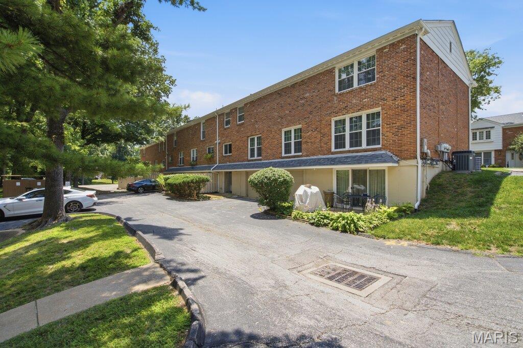 Woods Glen Condo 9 - Residential