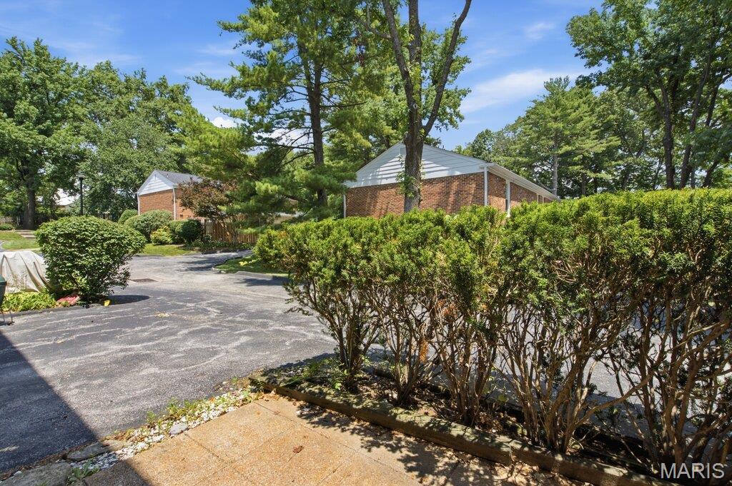 Woods Glen Condo 9 - Residential