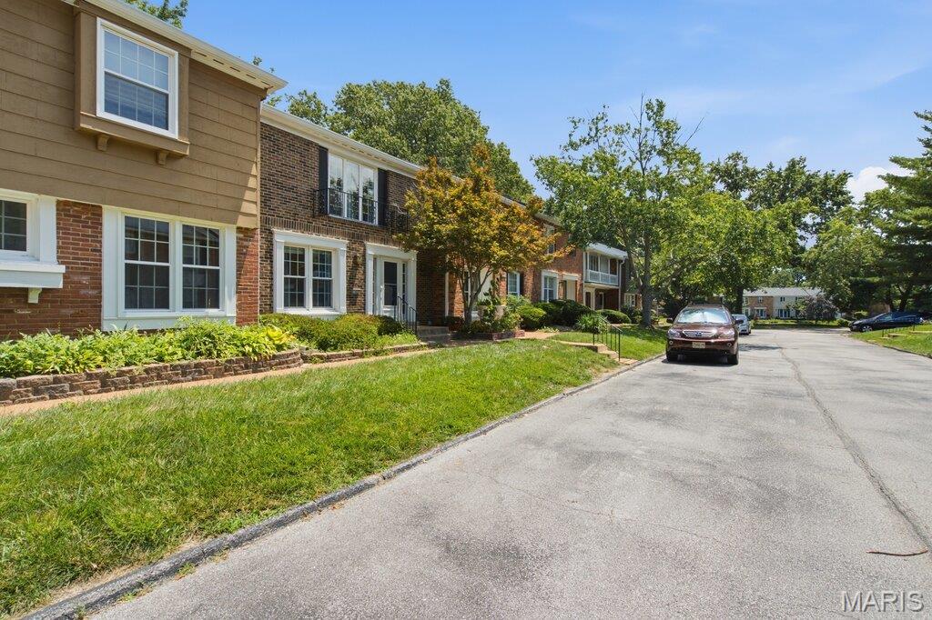 Woods Glen Condo 9 - Residential
