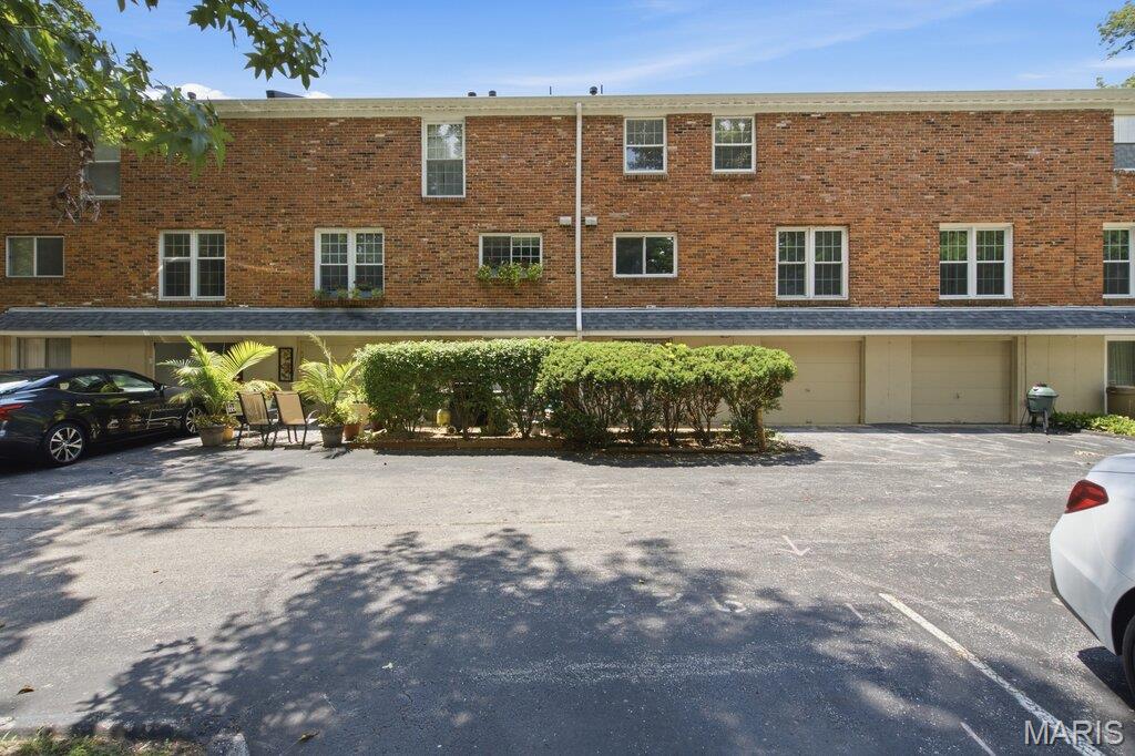 Woods Glen Condo 9 - Residential