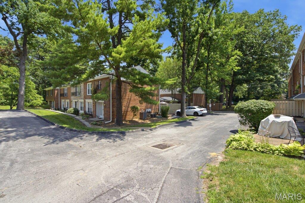 Woods Glen Condo 9 - Residential