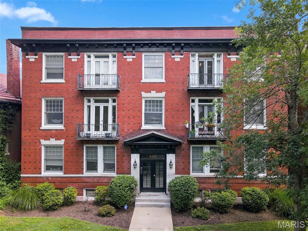 Some homes are about square footage. This one is about how you'll spend your days.

Wake up in the heart of historic Skinker-DeBaliviere, grab coffee around the corner, stroll to the Delmar Loop for brunch, or take a morning walk through Forest Park before work. Whether you're commuting to Washington University, BJC, Cortex, or downtown St. Louis, you'll spend less time in traffic and more time enjoying one of the city's most walkable neighborhoods.

Inside, timeless architecture meets everyday convenience. Rich hardwood floors, original millwork, and French doors opening to a charming Juliet balcony create the character buyers love, while the open living and dining space makes entertaining effortless. The private rear deck offers the perfect spot to unwind after work, enjoy dinner outdoors, or relax with friends overlooking the secure gated parking area below.

Unlike many historic condos, this home checks the boxes today's buyers are searching for: in-unit laundry, secure assigned parking, additional basement storage, and low-maintenance condo living that lets you enjoy the neighborhood instead of maintaining a house.

Step outside and you're just moments from the Delmar Loop's award-winning restaurants, live music, boutique shopping, MetroLink, Washington University, Forest Park, the Saint Louis Zoo, the Saint Louis Art Museum, The Muny, and miles of walking and biking trails. Whether you're catching a concert, meeting friends for happy hour, or spending an afternoon in the park, everything that makes St. Louis special is right outside your door.

If you've been searching for a home that delivers historic charm, unbeatable walkability, and an effortless urban lifestyle, this is where your next chapter begins.
