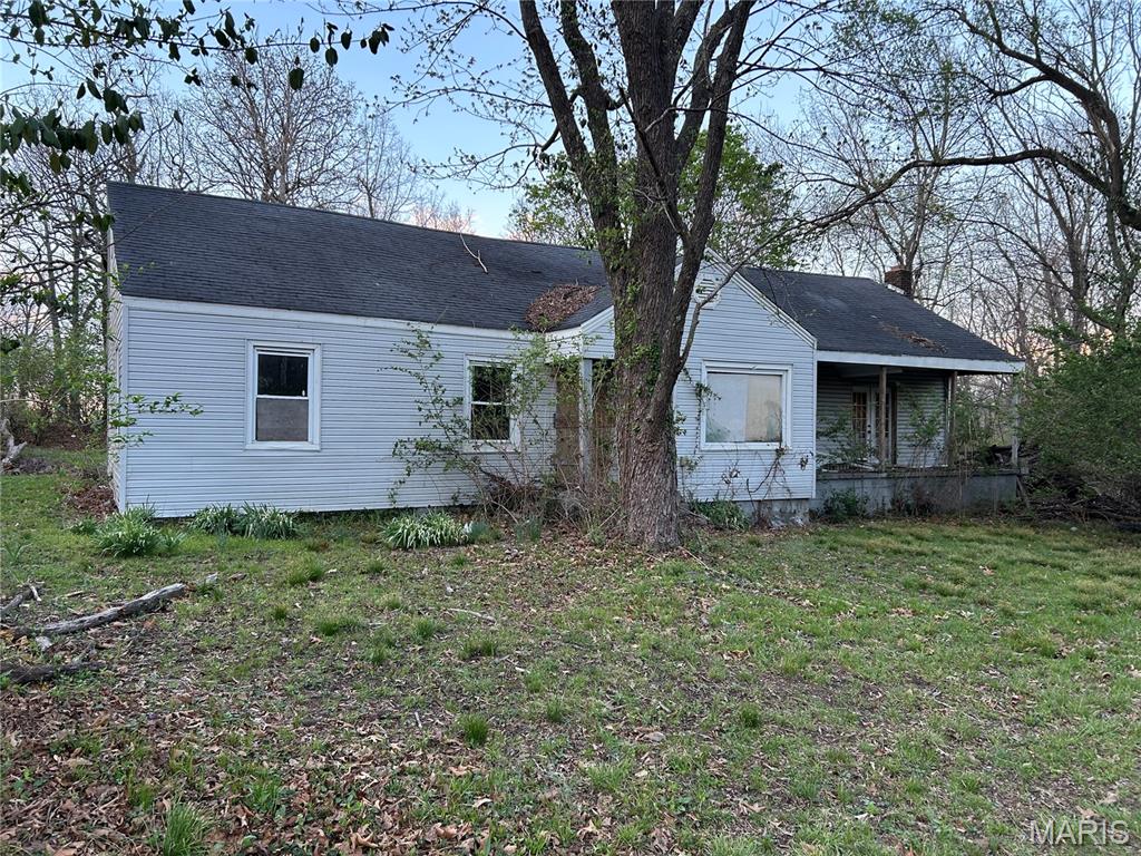 Looking for your next remodel? This one is full of potential and ready for the right vision! Whether you're an investor or someone wanting to create something of your own this property is your opportunity to bring it to life! Sitting on approximately 1 acre and within walking distance to restaurants, shopping and the local civic center. This property is being sold as-is so bring your ideas to make it your own.