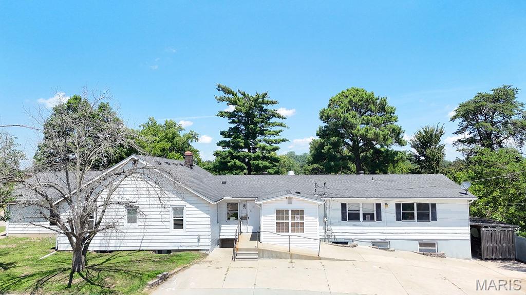 Commercial building for sale.  Was formerly a residential care facility. Would be a great place for a medispa, clinic, wellness facility, day care, etc..  There are 20 rooms/bedrooms and 5 bathrooms. Located close to the Festus schools.