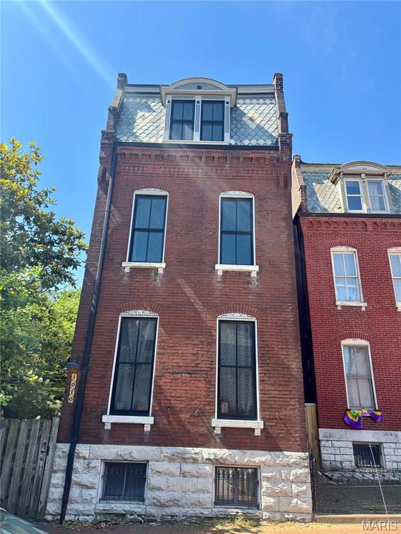 Gorgeous 2 bed/2 bath in the HEART of Soulard! Off street parking available. You are going to love all three levels of this newly renovated home. You will feel like you are visiting New Orleans upon reaching the courtyard that's got so much character and a koi pond! In unit washing and dryer, gourmet kitchen, back deck/patio, a bedroom on the second floor and another on the third floor. This unit comes furnished as you see in the pictures.... or not. You decide! Make your appointment today and lease this dream home in Soulard. 1010 Allen 2F is one of three rental units located at 1010 Allen and is part of two additional rental residences on the same property.