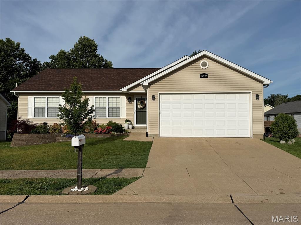 You will feel at home in this meticulously kept spacious ranch home in highly sought after Eagle Ridge Estates. Beautiful Home featuring an open floor plan, vaulted ceilings, custom cabinets with tons of storage, stainless appliances, main floor laundry, spacious master bedroom suite & two additional spacious bedrooms. The finished lower level boasts a wet bar, office/media room, recreation room, exercise room and full bath,and newer hvac and water heater. This home offers a wired home network with 3 security cameras that stay! Enjoy the outside with professional landscaping, beautiful flowers and trees, raised bed garden area, patio, privacy fence and fire pit. Located in the heart of Hillsboro, just minutes away from schools, shopping and restaurants. Showings start Saturday ,  Open house Sunday, 5/31, 1-3 pm.