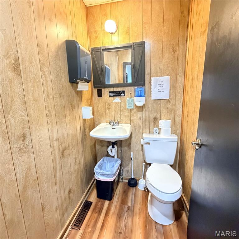 n/a - Commercial Sale