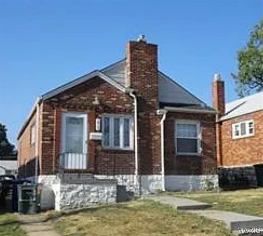 Here's your chance to add a 2-bedroom, 1.5-bath, 1,000 SF rental property to your St. Louis investment portfolio. Vacant and ready for your vision, this property is ideal for buy-and-hold investors looking to grow their cash-flowing assets.