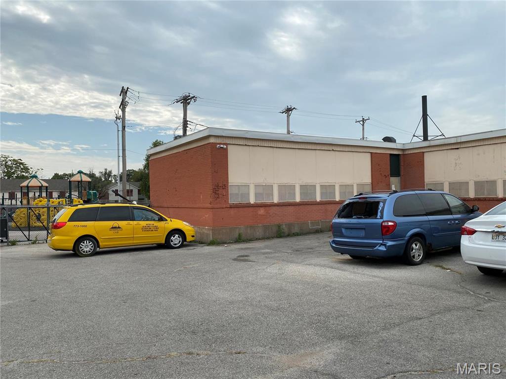 Large commercial building, Old school converted into office building with no kitchen it  had a break room . Most floors are tile. Some large offices and small offices spaces.  Two large restrooms with three entrances into building. Large fence in parking lot. 
Property need some TLC this will make a great office, loft, church, daycare. Schedule your showing today.
Motivated Seller Price reduce for a quick  sale.

Seller may do some finance with 30% down payment.

New  NGA site. Must see, will not last long. Motivated seller, Schedule your showing today. Location: City, Corner Location