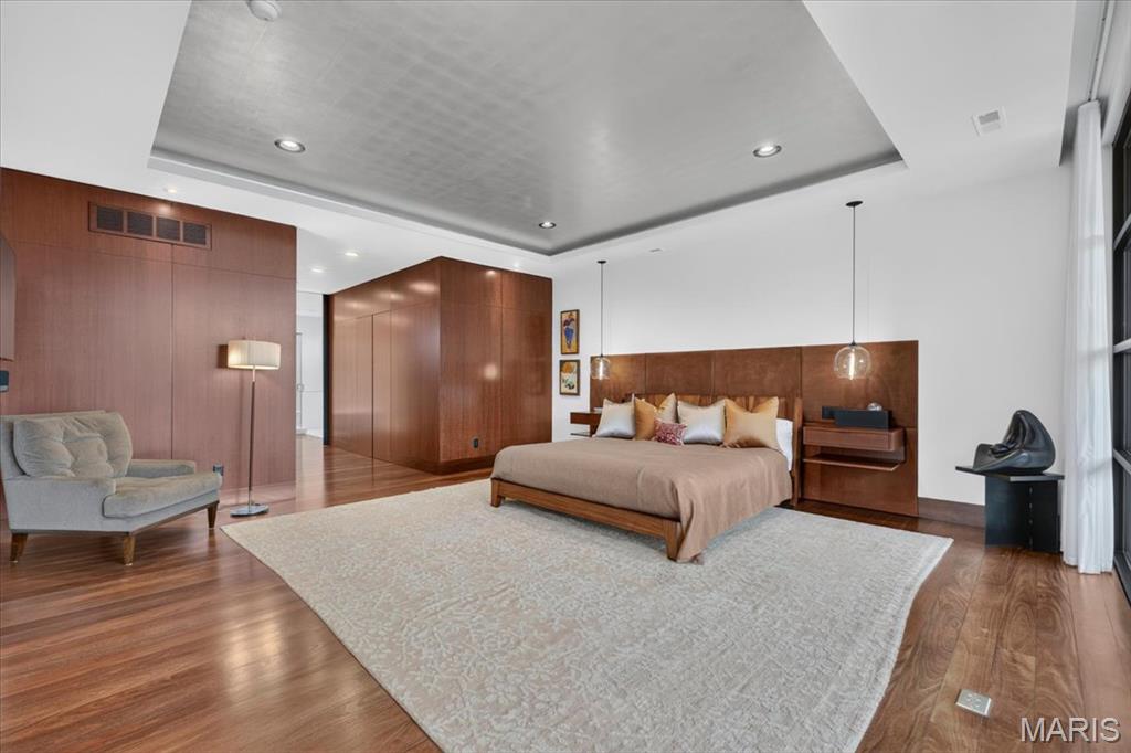 Cram-Izus - Residential
