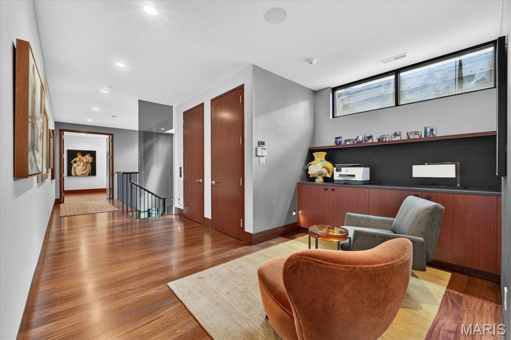 Cram-Izus - Residential