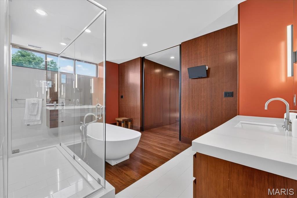 Cram-Izus - Residential