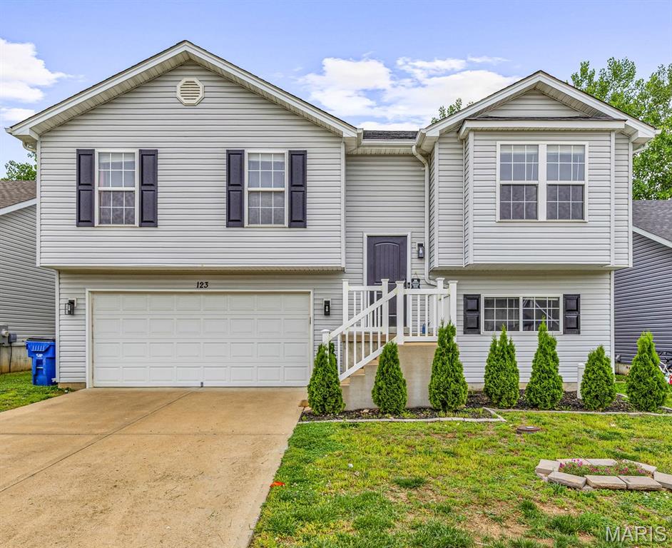 This charming 3-bedroom, 2-bath home in the highly desirable Festus School District is one you won’t want to miss. Kitchen featuring a backsplash, double oven range, microwave, and dishwasher. Just off the dining area, enjoy easy access to the back deck overlooking fenced yard—perfect for relaxing evenings or entertaining guests. All three bedrooms are conveniently located on the main level, including a spacious primary suite with double closets and a private full bath. The finished lower level offers a second living area plus a versatile bonus room ideal for a home office, sleeping area, gym, or playroom. Schedule your private showing today and see all this home has to offer!