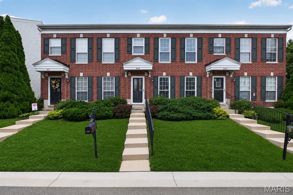 Welcome to 409 Parkview Place Drive, a beautifully updated townhome that blends comfort, style, and convenience in one exceptional home. Featuring 2 bedrooms, 2.5 bathrooms, and an attached one-car garage, this move-in-ready residence is located in a quiet, well-maintained community within the highly sought-after Rockwood School District.

Step inside to a bright, open-concept floor plan filled with natural light. Gorgeous bamboo flooring throughout, fresh neutral paint, and thoughtfully designed living spaces create a warm and inviting atmosphere. The spacious living and dining areas flow seamlessly into the updated kitchen, featuring bright cabinetry, granite countertops, a custom breakfast bar, and ample storage—perfect for everyday living and effortless entertaining.

Upstairs, a versatile loft offers the ideal space for a home office, media area, or reading nook. The private primary suite boasts a large walk-in closet and an updated en-suite bath, while the secondary bedroom also features a walk-in closet and convenient access to a full bathroom.

Additional highlights include a main-level powder room, lower-level laundry area, and plenty of storage throughout. Outside, enjoy your own private patio—an ideal spot for morning coffee, evening relaxation, or simply taking in the beautifully maintained surroundings.

Conveniently located near shopping, dining, parks, and major highways, this meticulously cared-for home offers the perfect combination of low-maintenance living and a prime location. Don't miss the opportunity to make 409 Parkview Place Drive your next home.