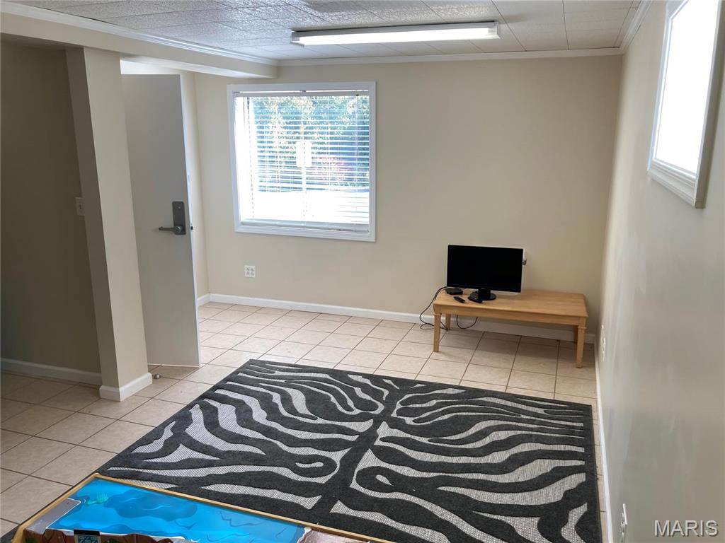 TRIANGLE - Commercial Sale