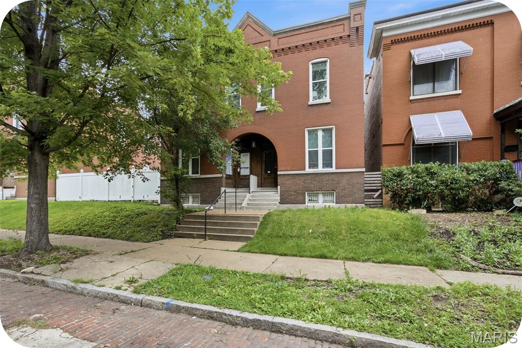 Excellent investment opportunity at 4430 Pennsylvania Ave! This fully occupied, cash-flowing 4-family property is a great addition to any investment portfolio. All four units are currently rented at $800/month with room for future rental increases. RENOVATED! Property also includes the additional LARGE buildable lot next door, adding even more value and potential. Major updates have already been completed, making this a true turnkey opportunity with strong rental history and consistent occupancy already in place. Conveniently located with easy access to major highways, shopping, dining, and public transportation. Whether you’re a seasoned investor or purchasing your first multi-family property, this income-producing property offers immediate cash flow with future upside potential.