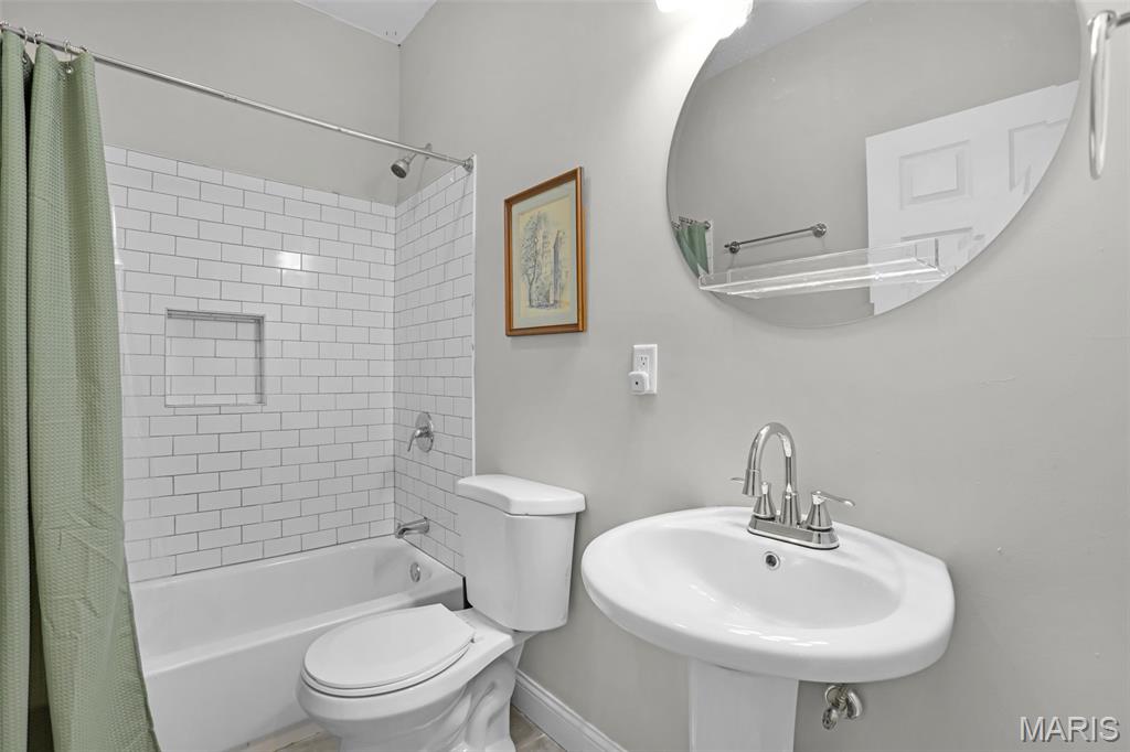 City Commons South Compton Sub - Residential Lease
