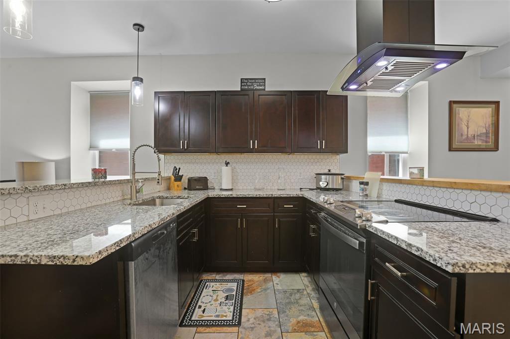 City Commons South Compton Sub - Residential Lease