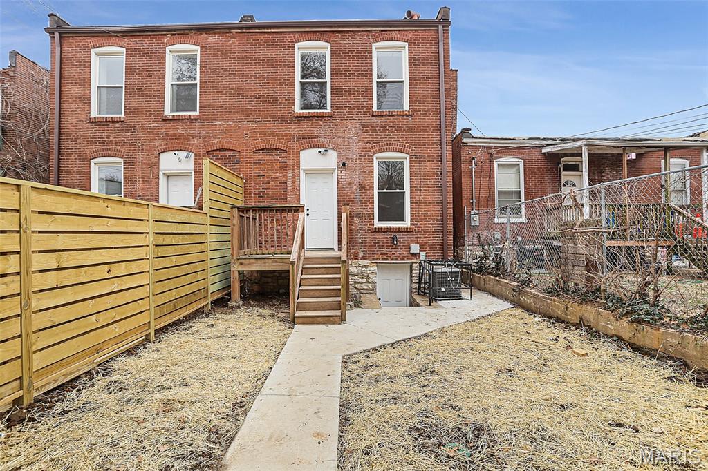City Commons South Compton Sub - Residential Lease
