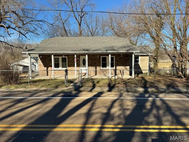 This inviting and adorable home nestled near downtown Waynesville with 3 bedrooms and 2 bathrooms, fenced yard provides extra outdoor space. Close proximity to the park, local shopping and dining with convenient access to I44 and Fort Leonard Wood. Perfect for a investment property or perfect starter home either way the classic charm functional floor plan and close shopping and dining will be sure to spark all offers. Great for investors as home currently has a tenant.