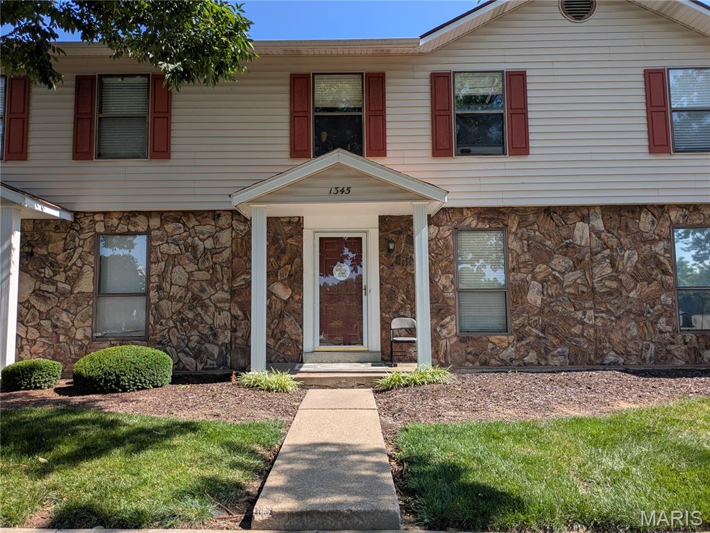 2 Bedroom, 1.5 Bath Townhome in a Great Location.  Minutes from Everything!  Wentzville Schools with easy access to Hwy 70, 40, and 364.  Good size Kitchen with Breakfast Room.  Two Large Bedrooms on the Upper Level with Full Bath.  Cozy living Room.  Finished lower level with Large Rec Room and possible sleeping area.  Bar area, complete with cabinets.  Two assigned parking spaces.  Home needs some TLC and Cosmetic Improvements and is Priced to Sell!