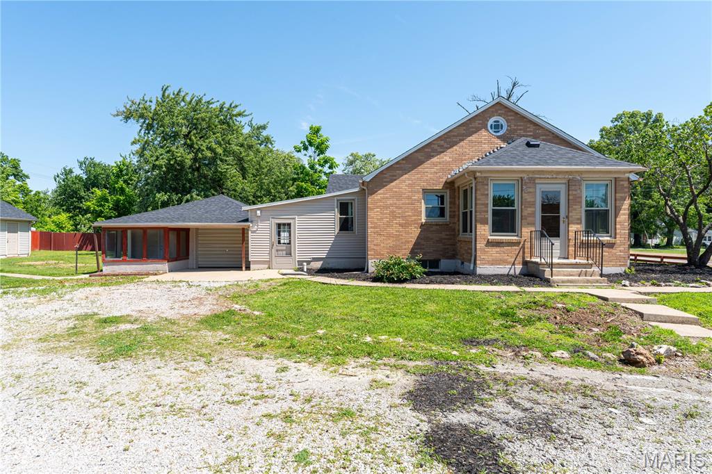 Welcome home to this beautifully updated 2-bedroom, 1-bath property in the charming community of Auxvasse. Featuring recent updates throughout, this move-in-ready home offers the perfect blend of comfort and convenience. Large Lot, basement, attached and detached garage. Schedule your showing today and see all this home has to offer!