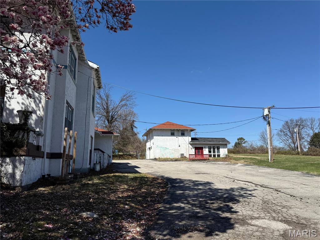 Cool valley - Commercial Sale
