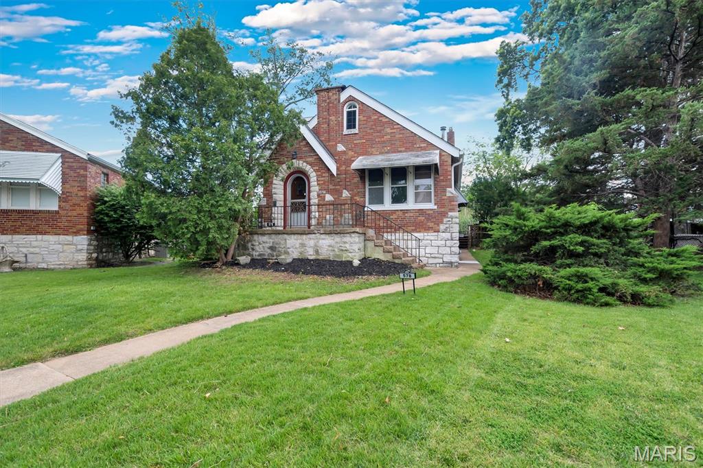 Charming Gingerbread-Style Brick Home with Endless Potential!
Step into the charm of this delightful gingerbread-style brick home, full of character and ready for your personal touch. Featuring 2 bedrooms, 2 bathrooms, and a sunroom, this property offers a wonderful opportunity for homeowners, investors, or anyone looking to create their cozy space.
Situated on a large 0.25± acre lot, there's plenty of room for outdoor entertaining, gardening, or future improvements. The property also includes a large detached garage for additional storage and convenience.
With its unique curb appeal, brick construction, and desirable lot size, this home is bursting with potential. Being sold AS IS, making it a fantastic opportunity to add value and make it your own.
Don't miss your chance to bring new life to this charming gem!