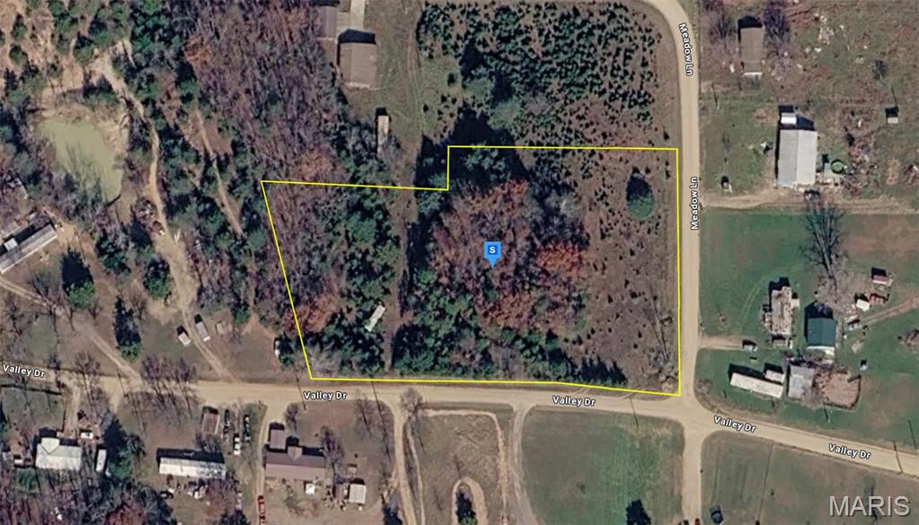 Explore this 3.17-acre residential corner lot in the Piedmont area of Wayne County. Featuring gently sloped, partially wooded terrain, the property offers an ideal setting for a custom home while providing plenty of space and privacy. Located in a quiet neighborhood with no HOA, it combines a peaceful rural atmosphere with convenient access to local amenities, schools, and nearby highways. Whether you’re planning a primary residence or a weekend retreat, this lot provides the flexibility and location to suit your needs.