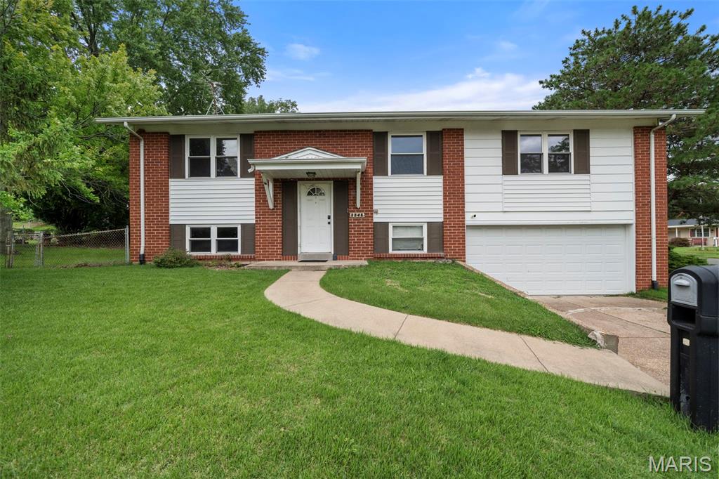 Spacious 4 bed Split Level near shopping, schools, parks and many other amenities! Pictures to be available Fri, 7/10. Showings begin Fri, 7/10.