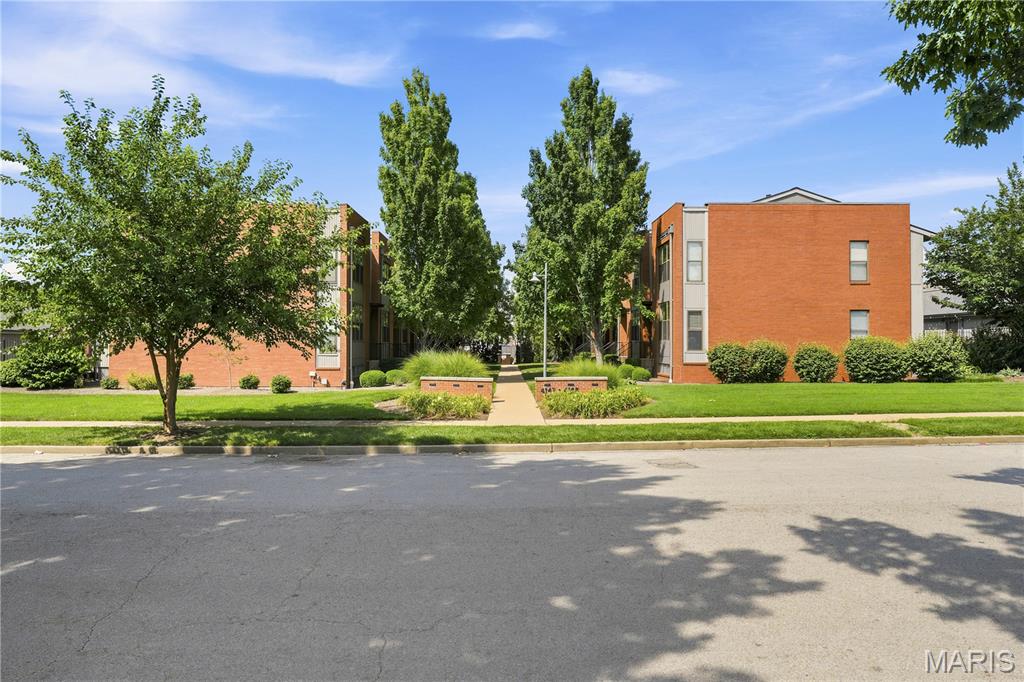 McPherson Court Twnhms - Residential