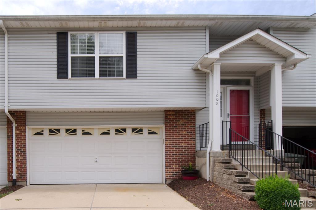 Great 2 plus Bedroom 3 full bath split level home featuring vaults, upgraded solid surface kitchen counters, sky lights, new carpeting in Primary bedroom, Fully remodeled Primary bathroom. Entire unit freshly painted.  2 car garage. Deck and lower level patio. New gas hot water heater. Short walk to shopping, volleyball, and restaurant's. Fast access to highway 70.  HOA is $234 monthly! Come take a look.