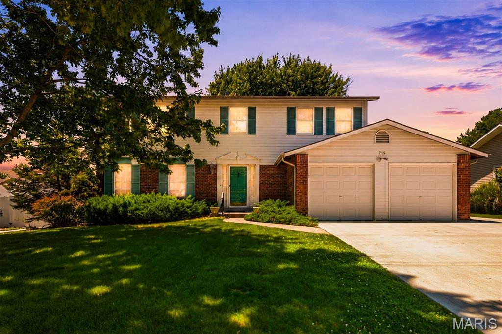 Welcome home to this beautifully maintained 4-bedroom, 2.5-bath home nestled in a quiet neighborhood in St. Peters and located within the highly sought-after Francis Howell School District. The heart of the home features a newly updated kitchen complete with modern finishes and brand-new appliances, making it perfect for both everyday living and entertaining. Enjoy year-round relaxation in the inviting all-seasons room overlooking the large, flat backyard—ideal for outdoor gatherings, play, gardening, or simply enjoying your private outdoor space. The functional floor plan offers generous living areas, comfortable bedrooms, and plenty of room for family and guests.
Conveniently located near shopping, dining, parks, and major highways, this home combines comfort, style, and location. Don't miss your opportunity to own this move-in ready gem in one of St. Peters' most desirable areas!