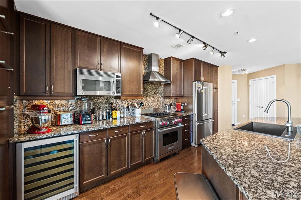 Park East Tower Condos - Residential