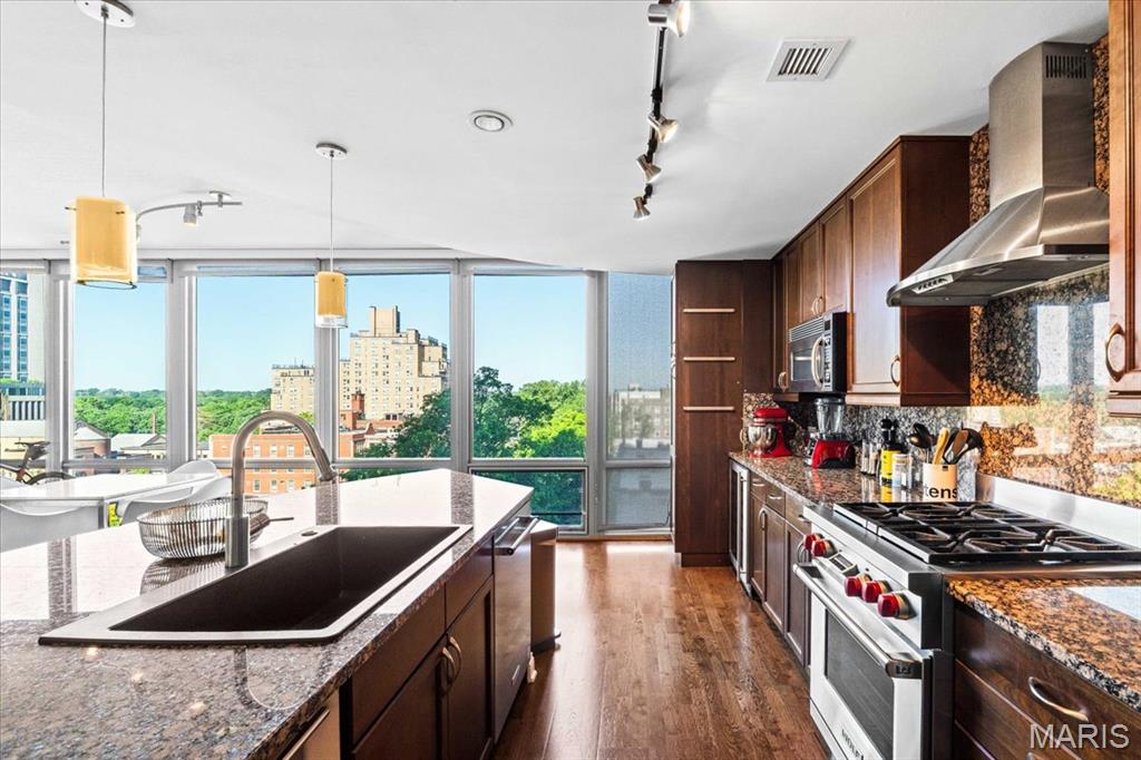 Park East Tower Condos - Residential