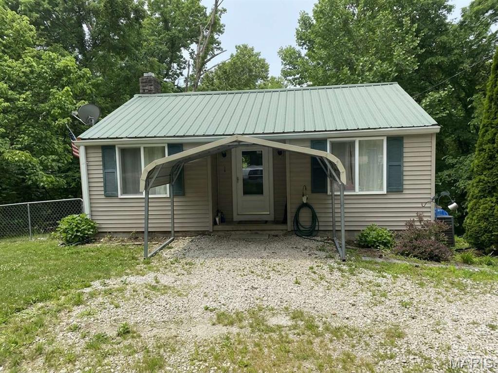 Welcome to 114 Sawmill Rd in Union, Missouri! This well-maintained 2-bedroom, 1-bath home offers comfortable living with important updates already completed, including updated electrical and plumbing systems for added peace of mind.
Inside, you’ll find a functional cabin style layout that provides versatile living options to fit your needs. Don’t miss your opportunity to own this move-in-ready home in a convenient Union location!