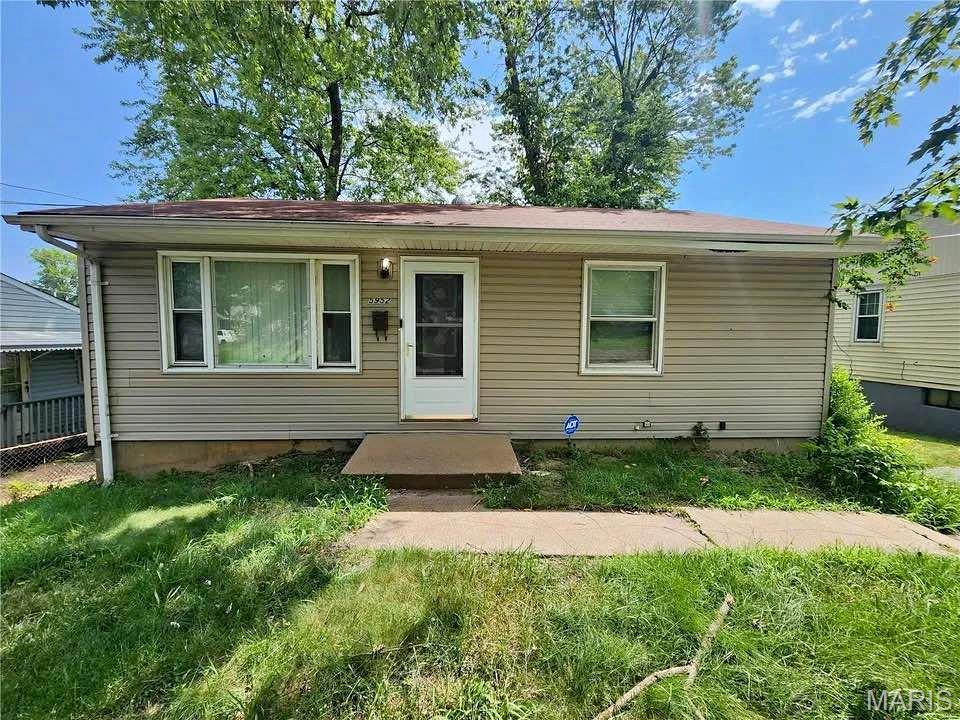 Opportunity knocking!!! Looking for more properties to add to your rental portfolio or a quick rehab? This is it.  It offers a living room, 2 bedrooms, 2 full bathrooms, and a partly finished basement, which is a walk-out. 
This property is being sold in its AS/IS condition. The seller will not make any repairs or clear any inspection reports. The seller will not turn on any utilities for any inspections. The buyer's inspection is for their informational purposes only. The buyer will be responsible for the clean-out. No sight unseen offers.  A HOLD Harmless agreement MUST be signed and returned before entering the property.