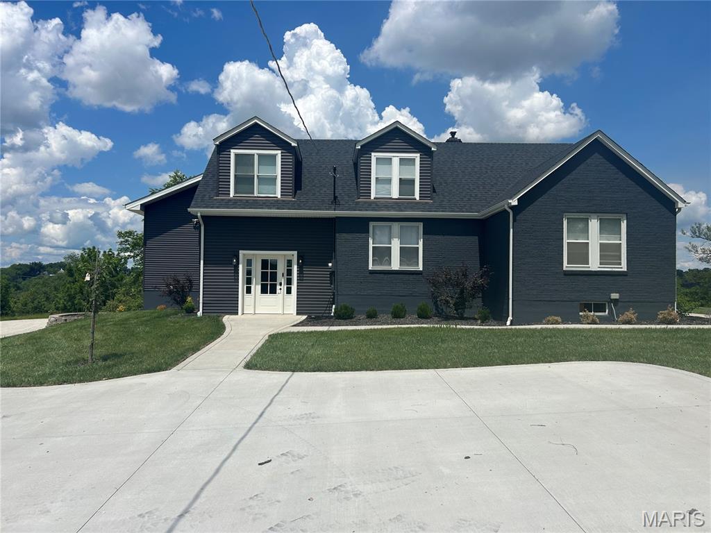 This beautifully renovated 1946 two-story home features 5 bedrooms and 3.5 bathrooms and is situated on acreage east of the Washington City Limits. 

The property includes hardwood floors throughout, along with a washer, dryer, and refrigerator. A year-to-year lease is available, and high-speed internet (AT&T) is accessible. The home has zoned HVAC for comfortable living.

Please note the following conditions:
- No pets are allowed without prior approval from the landlord.
- There is no additional storage available.
- Subletting is not permitted.

We are accepting rental applications until May 14, 2026. The current lease expires on July 1, 2026. The tenant will be responsible for lawn care. Please allow 48 hours to schedule, as the property is currently occupied