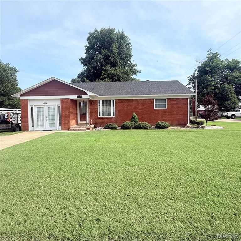Are you looking to purchase an affordable move in ready home? Then it's time to check out this one! Enter the home through the family room that is sized just right for entertaining. You'll also find a nice kitchen, dining, and living area. 3 Bedrooms & 1 Bath, hardwood floors, and central heat & air. Nice deck with vinyl railing. New Shingles in 2025, New 20X30 Steele Garage building built in 2023. A smaller storage shed and a chain link fenced yard. Sits on a corner lot. Lot size 80X123.1