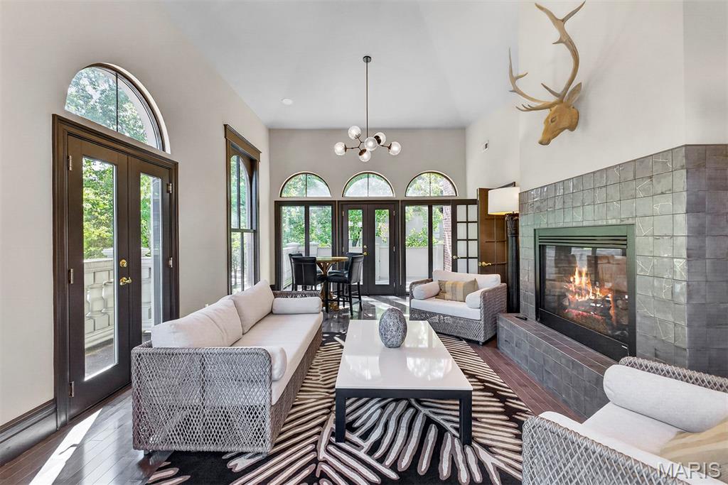 Lafayette Square - Residential